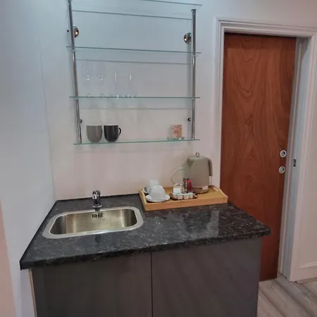 Stylish Suites With Kitchenette London Colney Exterior photo