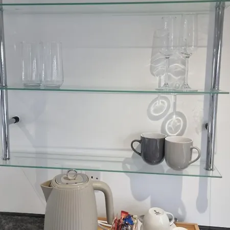 Stylish Suites With Kitchenette London Colney Exterior photo