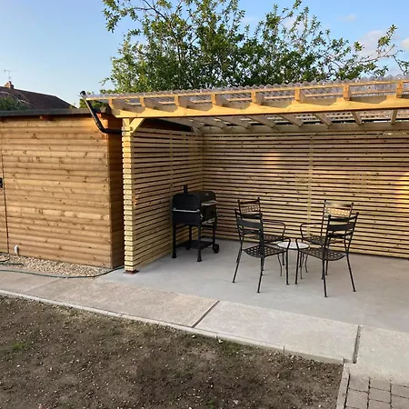 Stylish Suites With Kitchenette London Colney Exterior photo