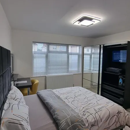 Stylish Suites With Kitchenette London Colney Room photo