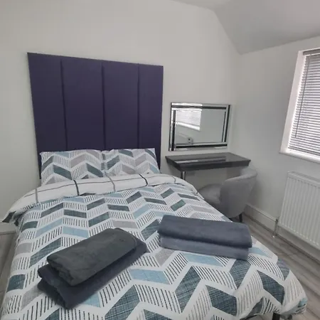 Stylish Suites With Kitchenette London Colney Exterior photo
