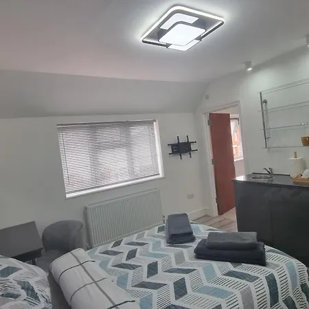 Stylish Suites With Kitchenette London Colney Exterior photo