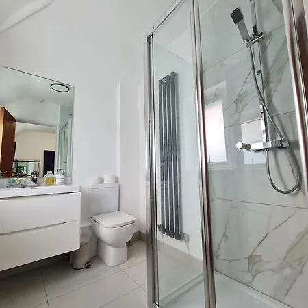 Stylish Suites With Kitchenette London Colney Exterior photo