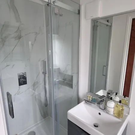 Stylish Suites With Kitchenette London Colney Room photo