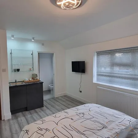 Stylish Suites With Kitchenette London Colney Room photo