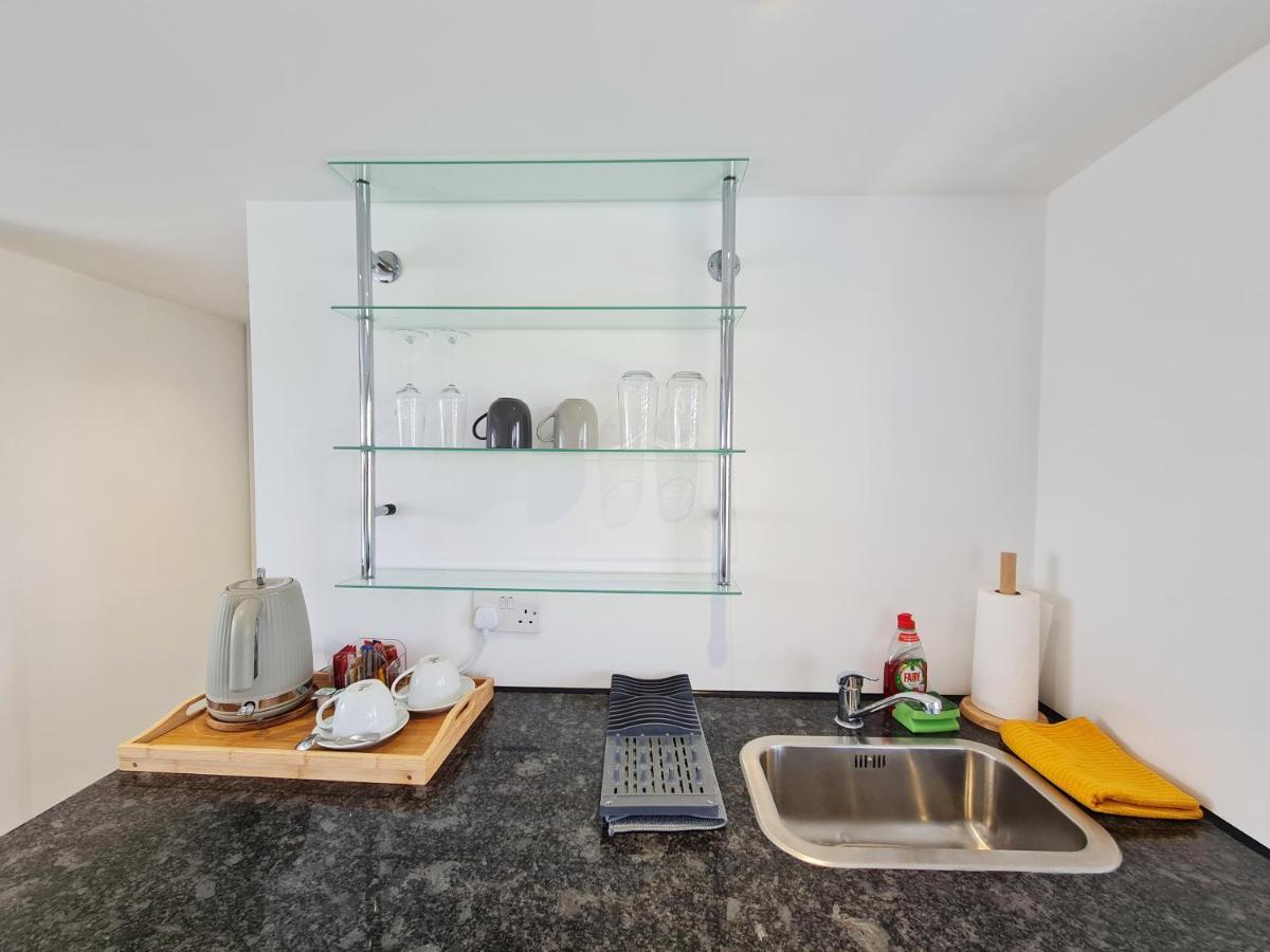 Stylish With Kitchenette Apartment *