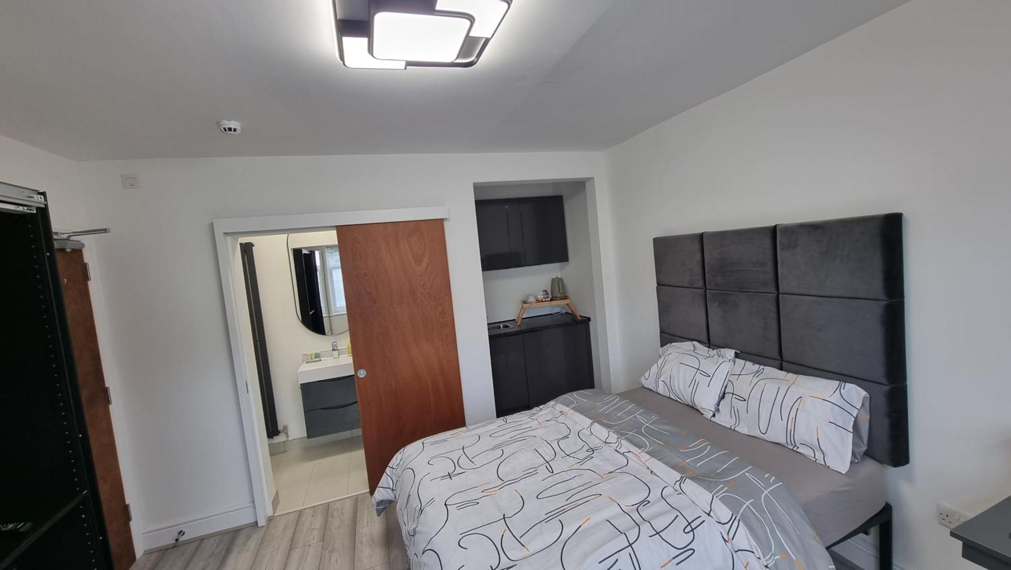 Stylish With Kitchenette Apartment *