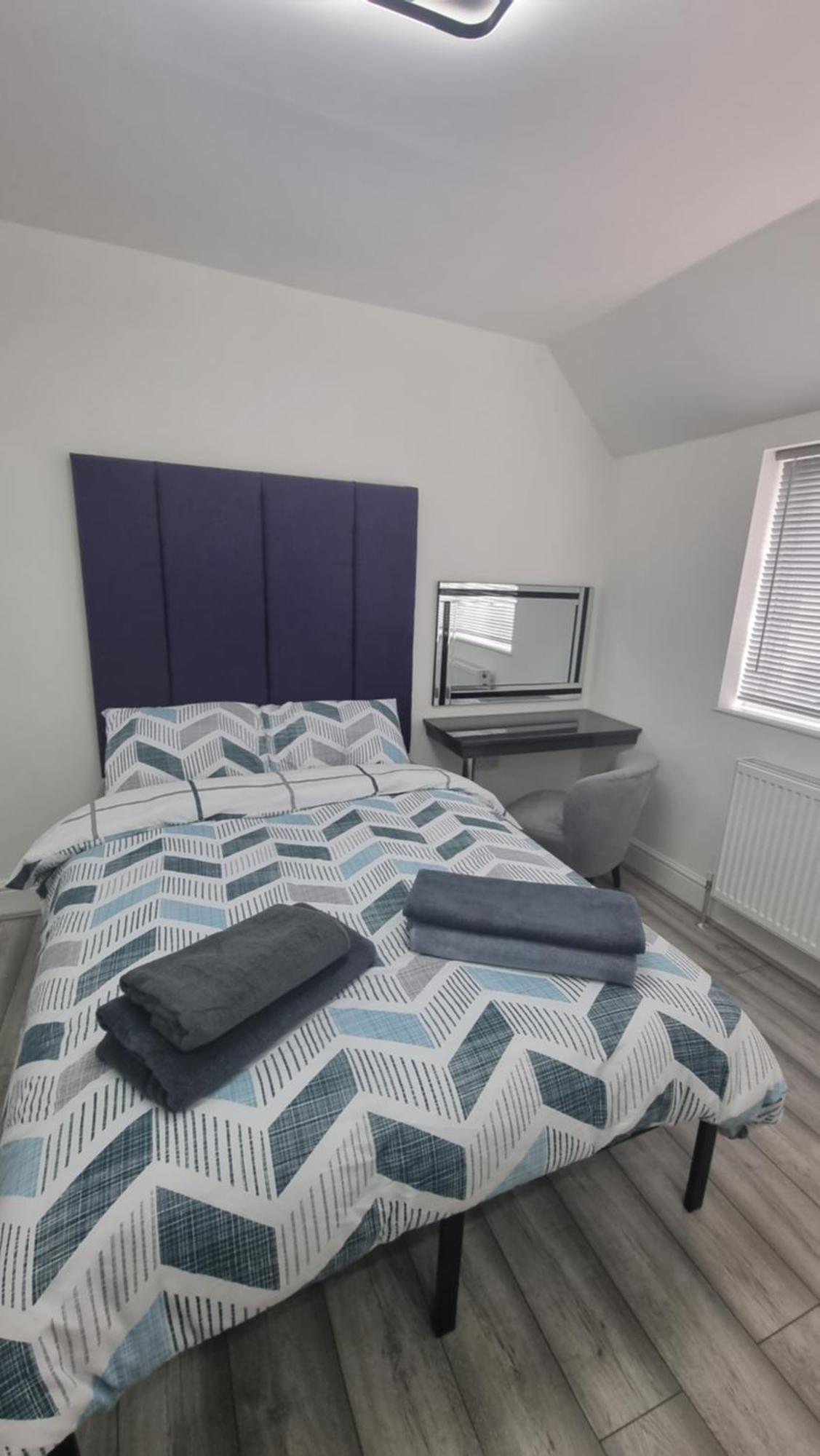 Stylish With Kitchenette London Colney