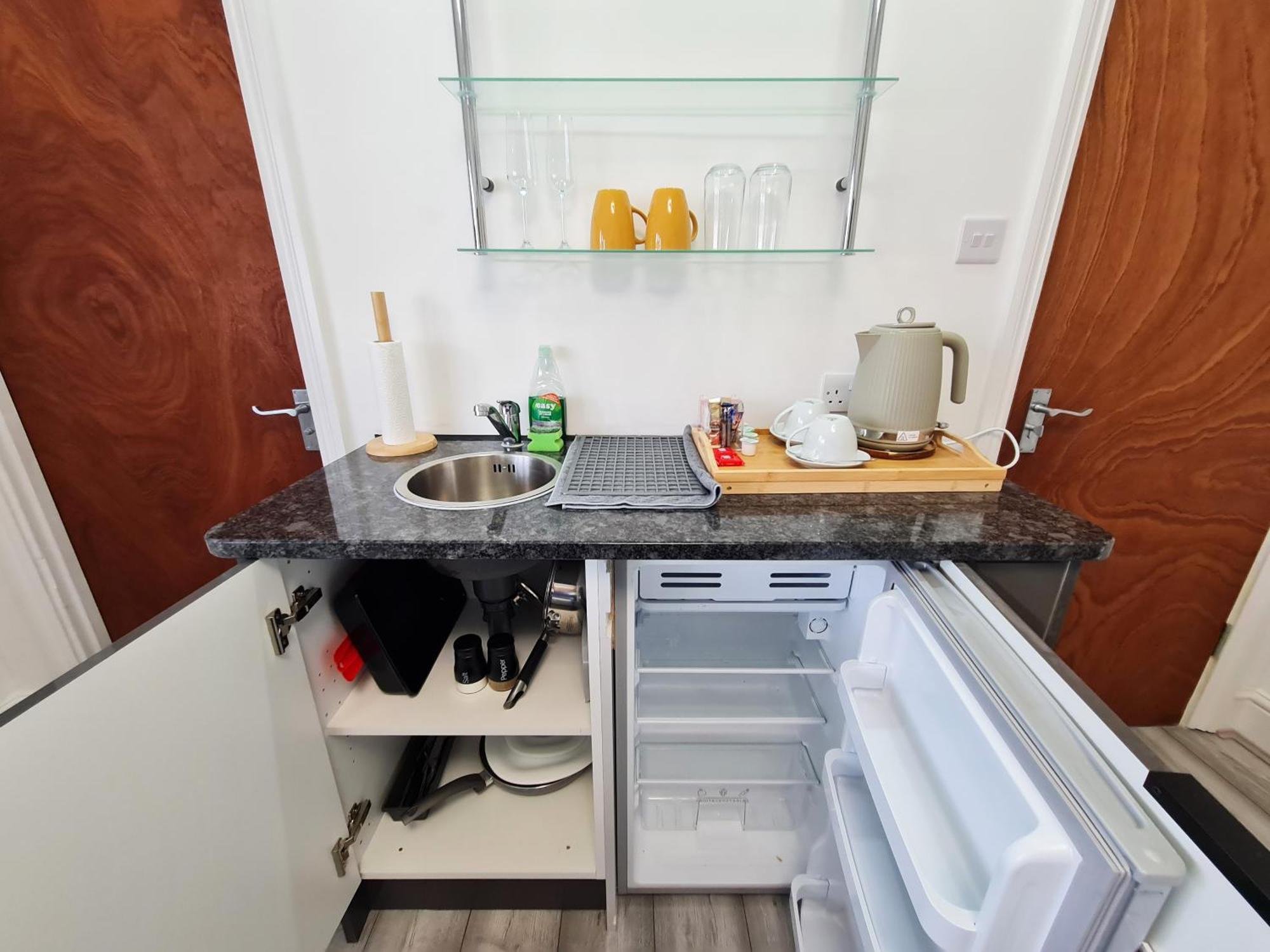Stylish With Kitchenette Apartment *
