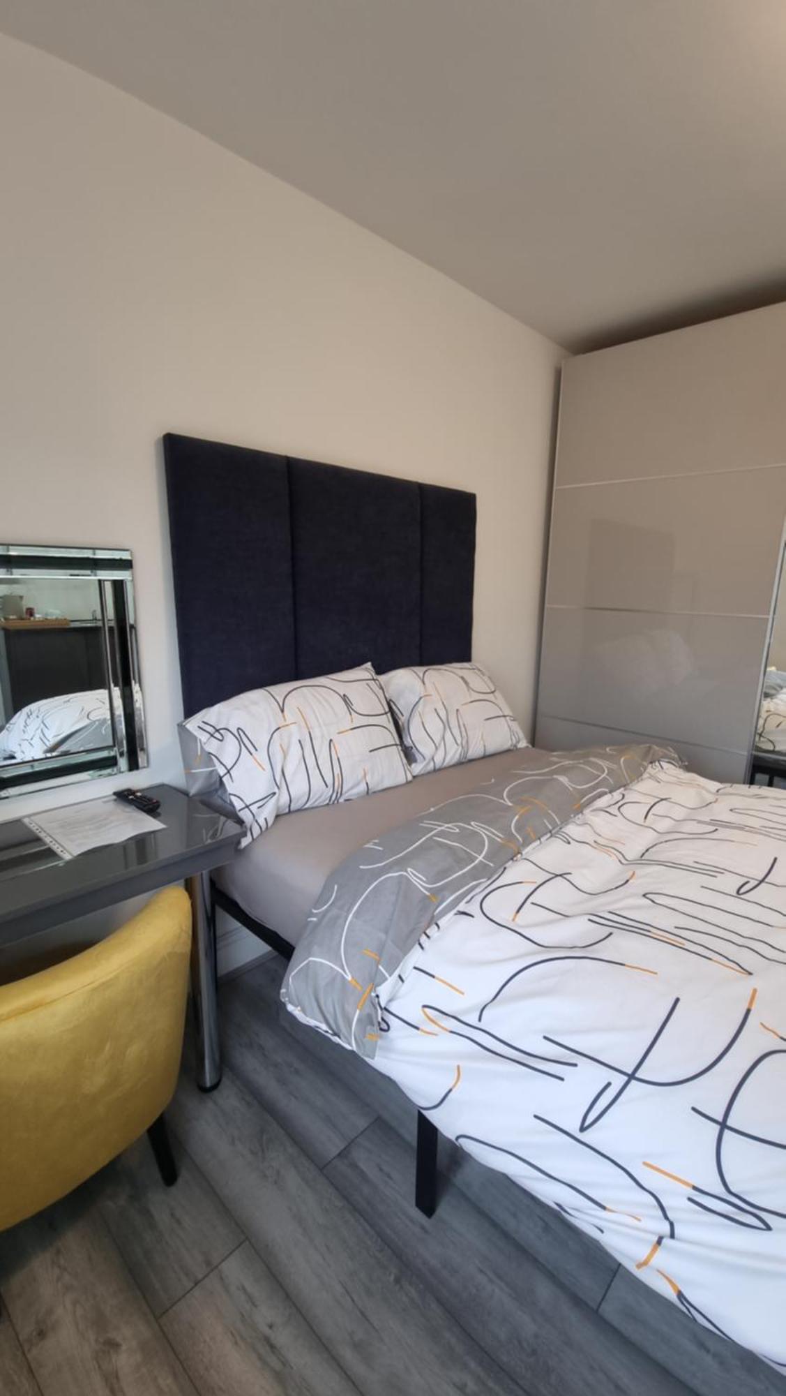 Stylish With Kitchenette Apartment *